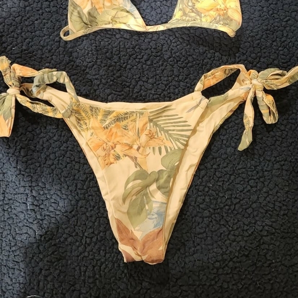 NWT Monday Swimwear Maui Top And Bottom - Picture 2 of 7